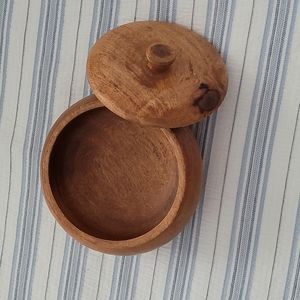 🌻BOGO 🌻Wooden bowl with top
